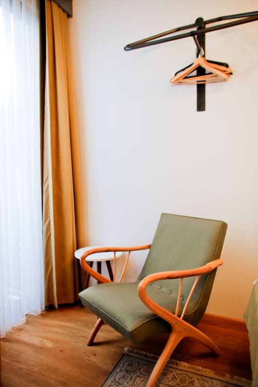 Aleksandr Pera Hotel 9