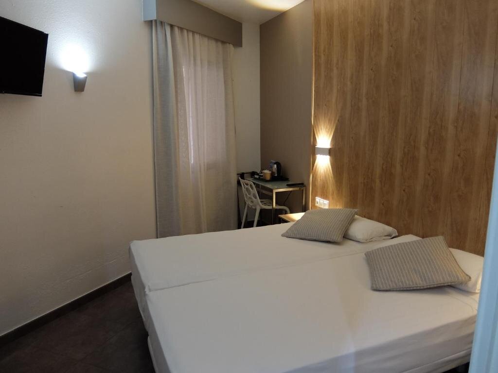 Hotel Medicis 9