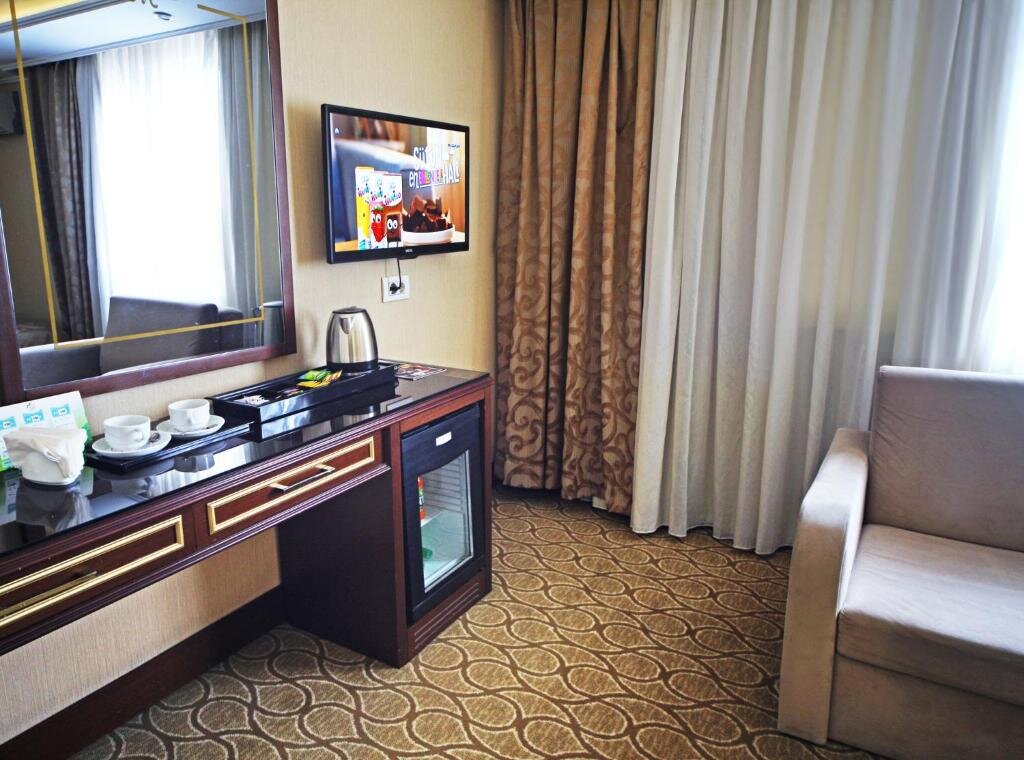 Black Bird Hotel 11