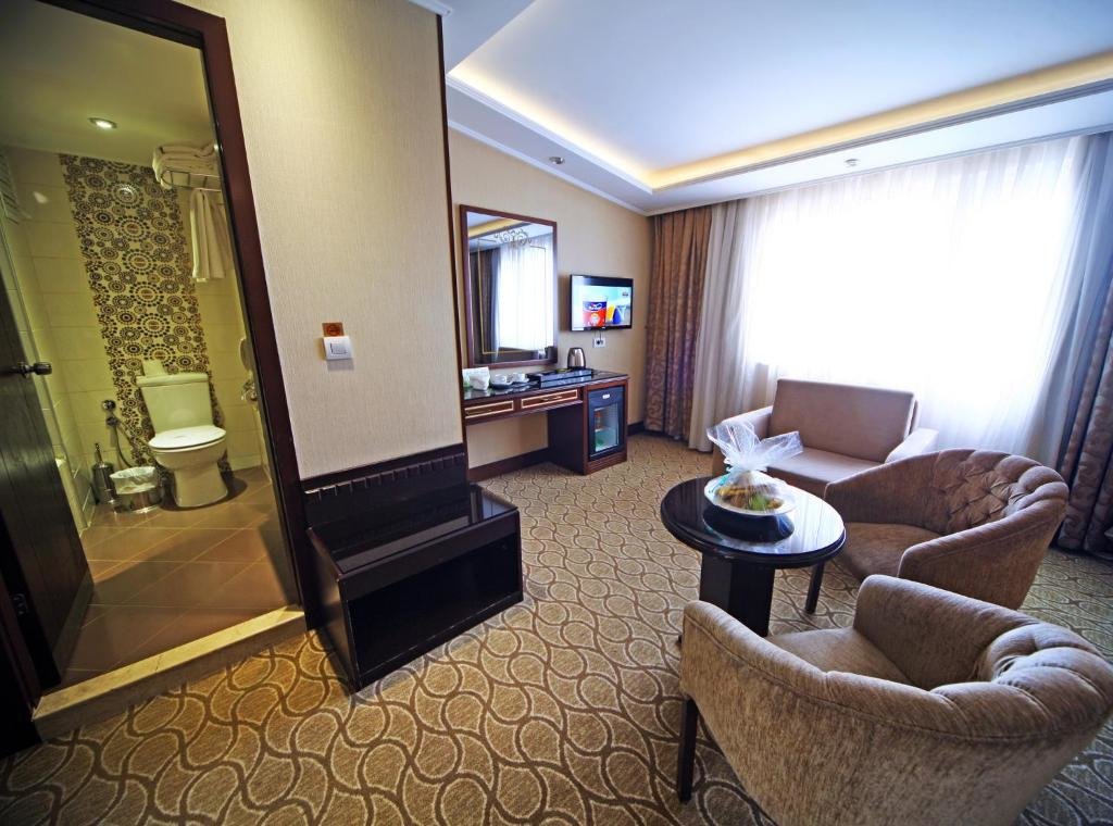 Black Bird Hotel 12