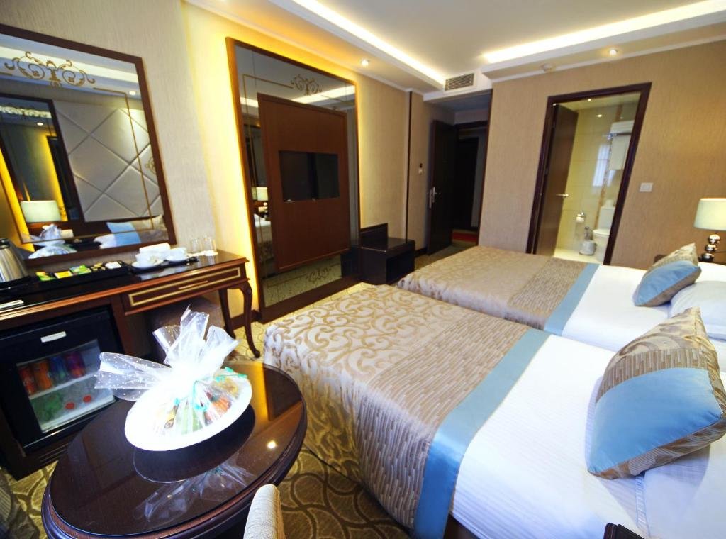 Black Bird Hotel 14