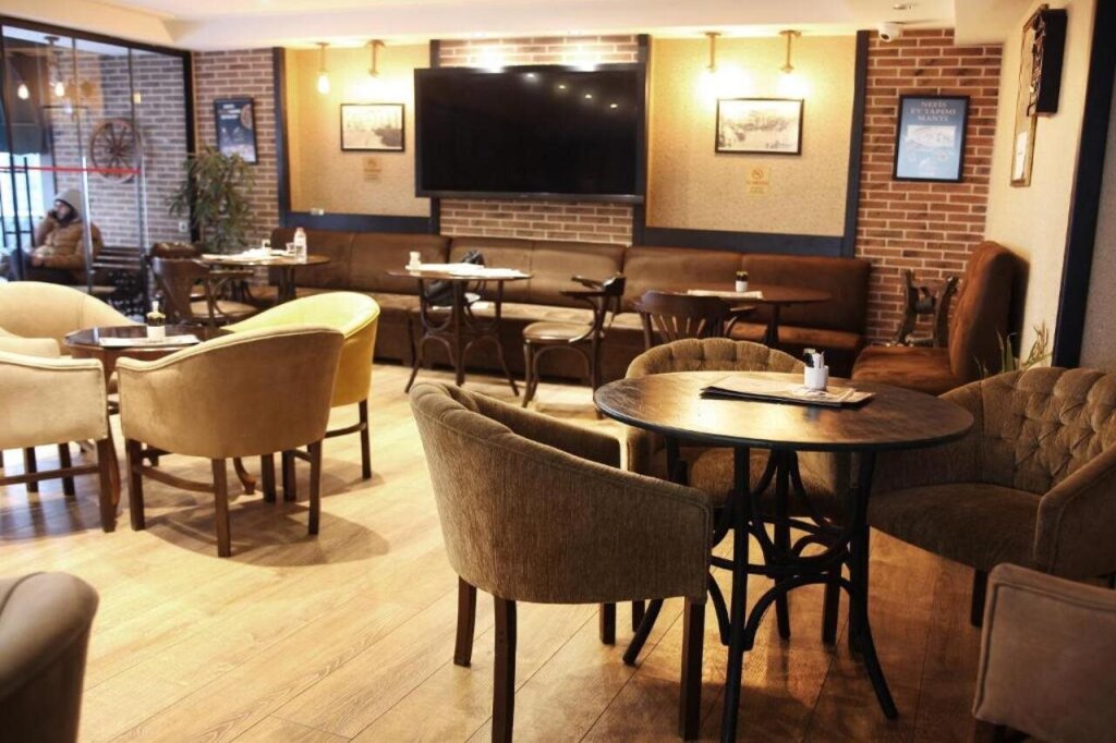 Black Bird Hotel 21