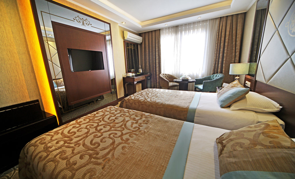 Black Bird Hotel 7