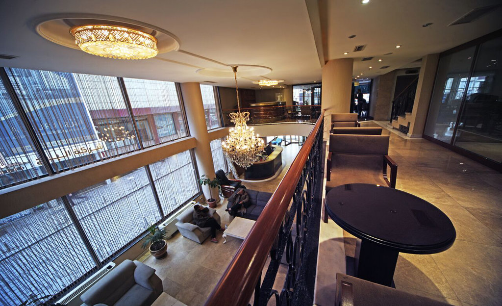 Black Bird Hotel 9