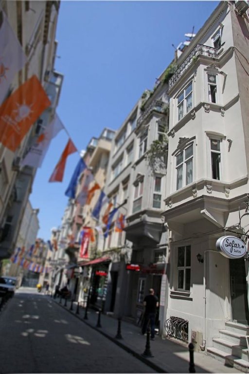 La Pazza Suites 14