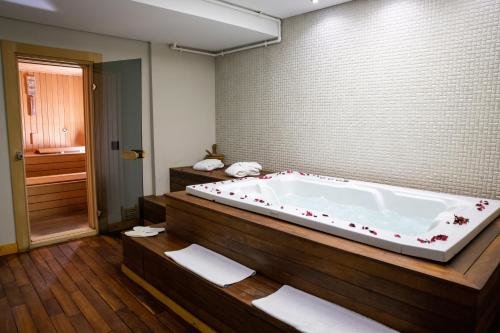 Ramada by Wyndham Istanbul Grand Bazaar 24