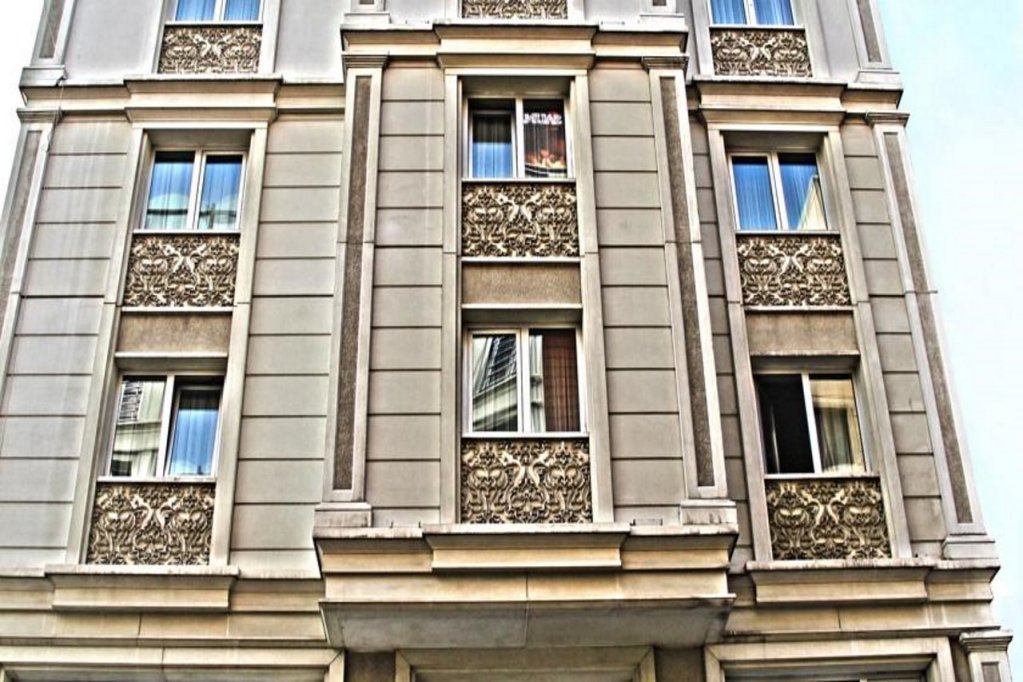 Carlton Hotel 1