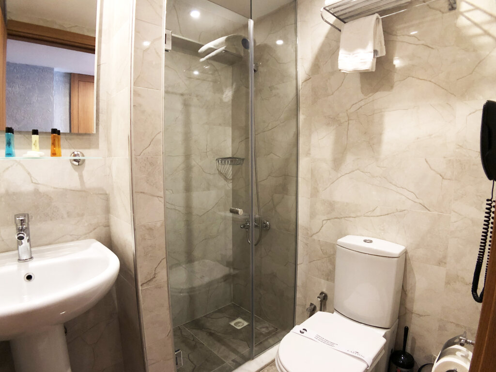 Carlton Hotel 14