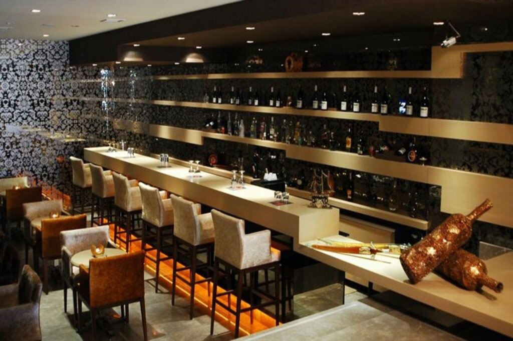 Carlton Hotel 5