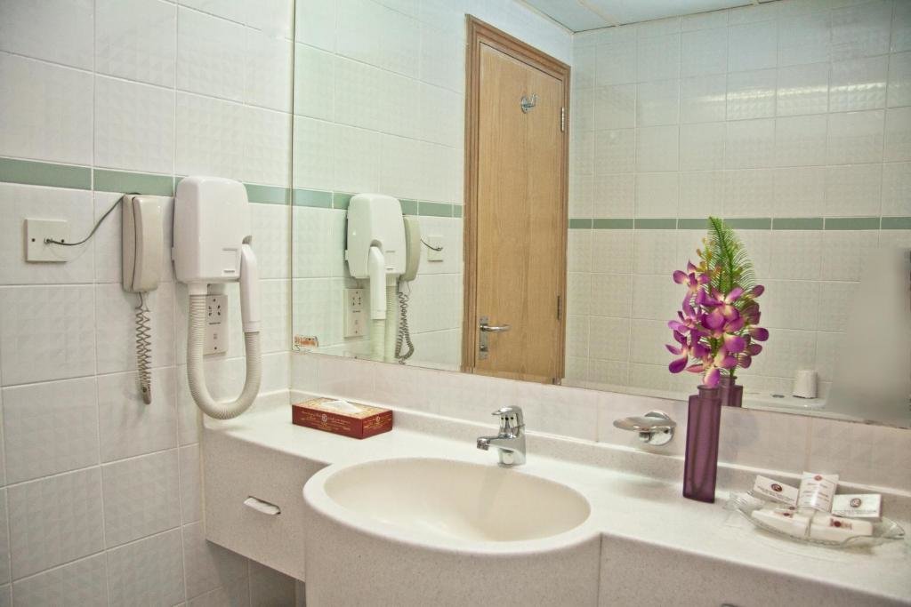 Regal Plaza Hotel 20