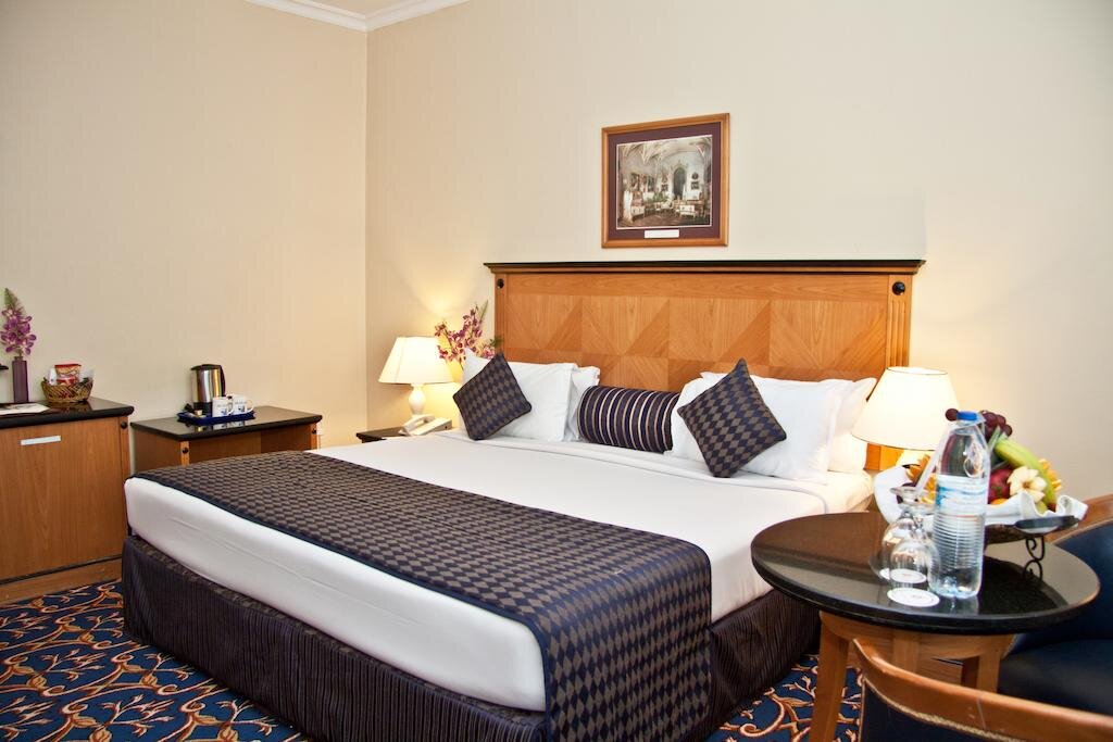 Regal Plaza Hotel 9