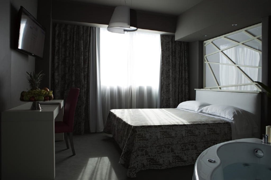 Moderno Hotel Roma 4