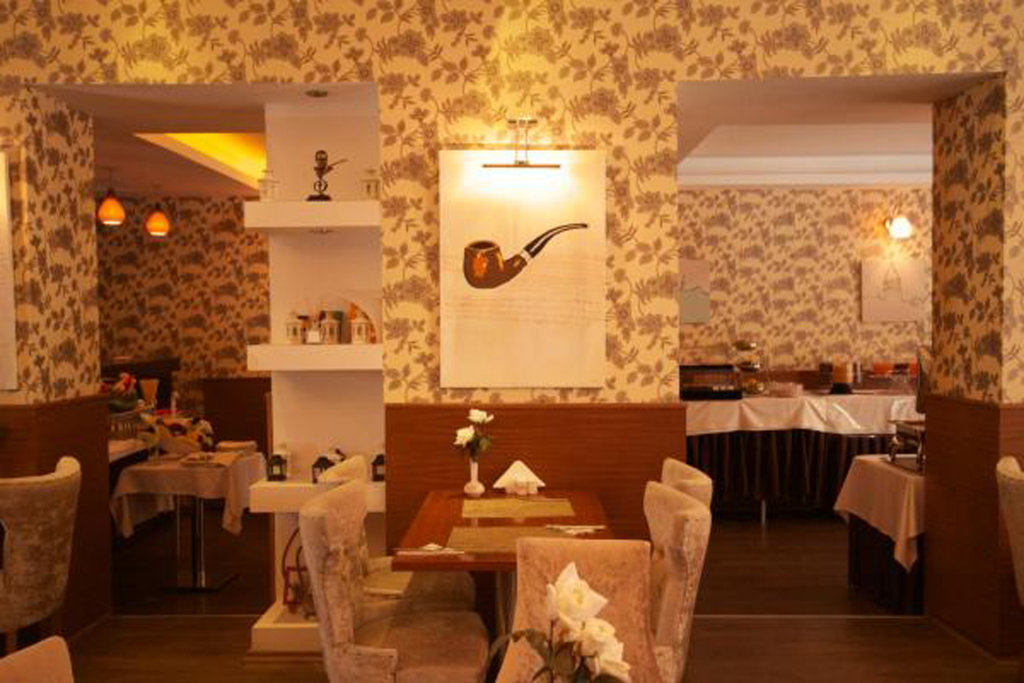 Q Hotel Old City 9